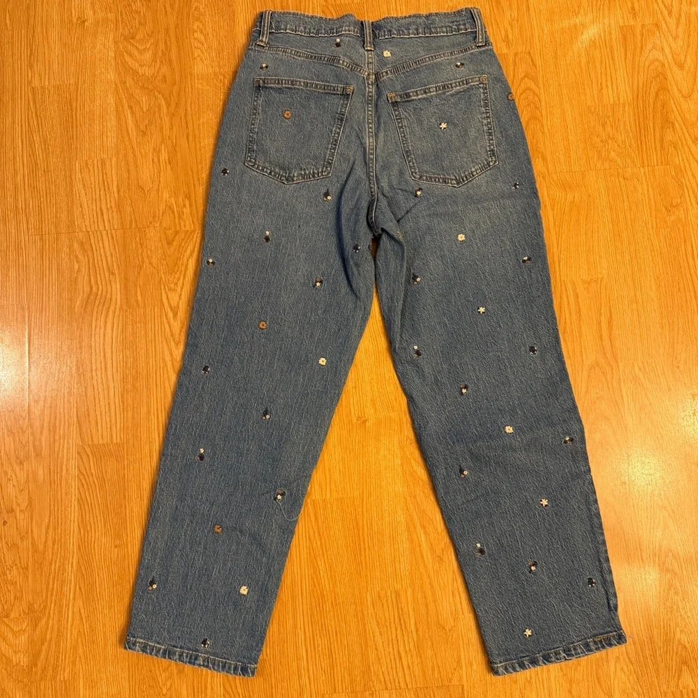 Universal Thread Straight Leg Jeans with Floral Embroidery - Picture 4 of 5